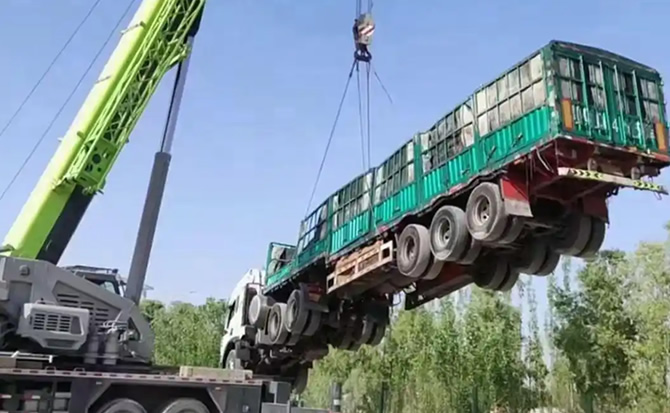 鹤壁道路脱困救援案例